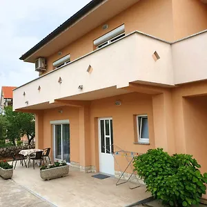Apartman Elvira, Krk Town